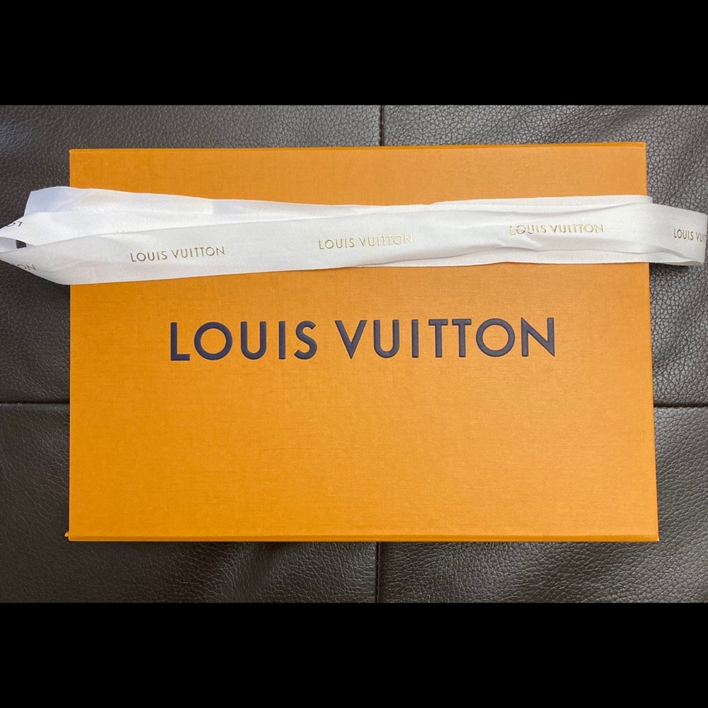 ⚡️Authentic Louis Vuitton Medium box with Ribbon⚡️